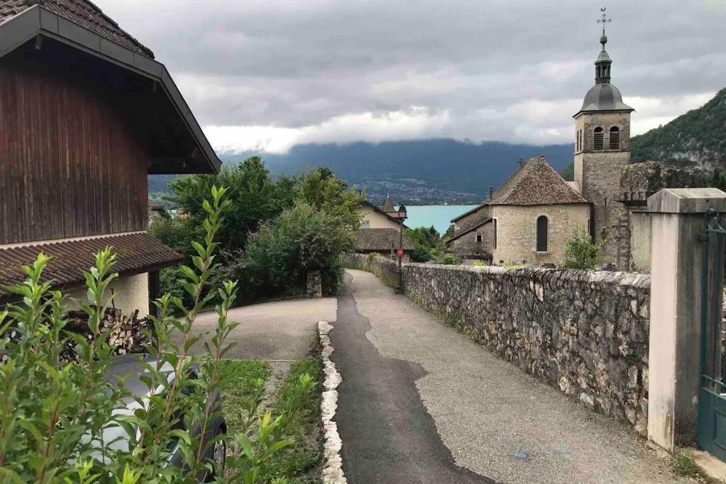 Tres Bel Appartement En Rez De Jardin, Talloires Bagian luar foto