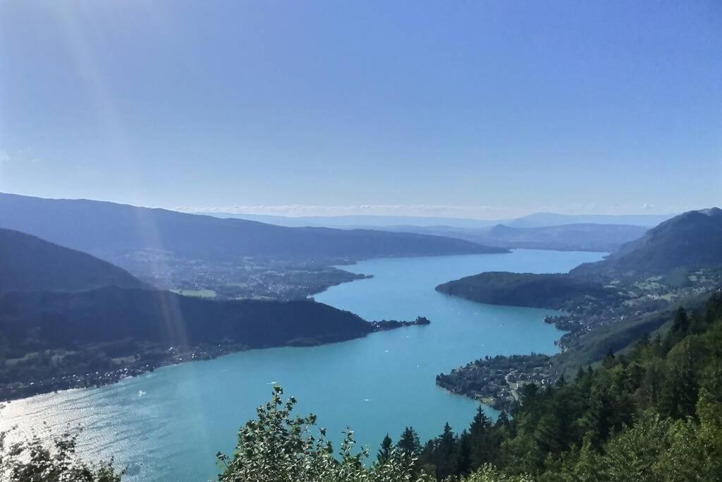 Tres Bel Appartement En Rez De Jardin, Talloires Bagian luar foto